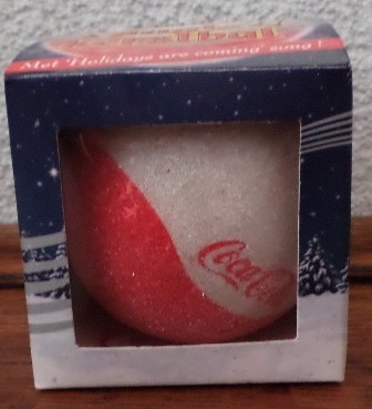 04523-40 €2,00 ccoa cola kerstbal met geluid (het kan zijn dat de batterij leeg is)